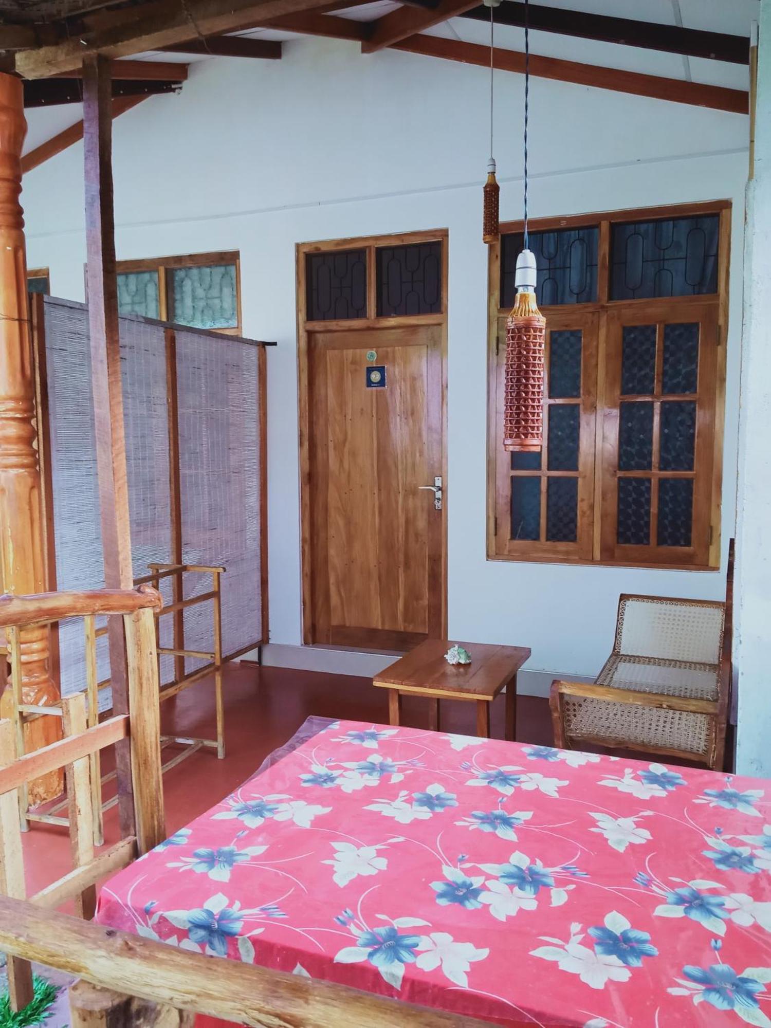 Nethmi Homestay & Restaurant Tangalle Oda fotoğraf