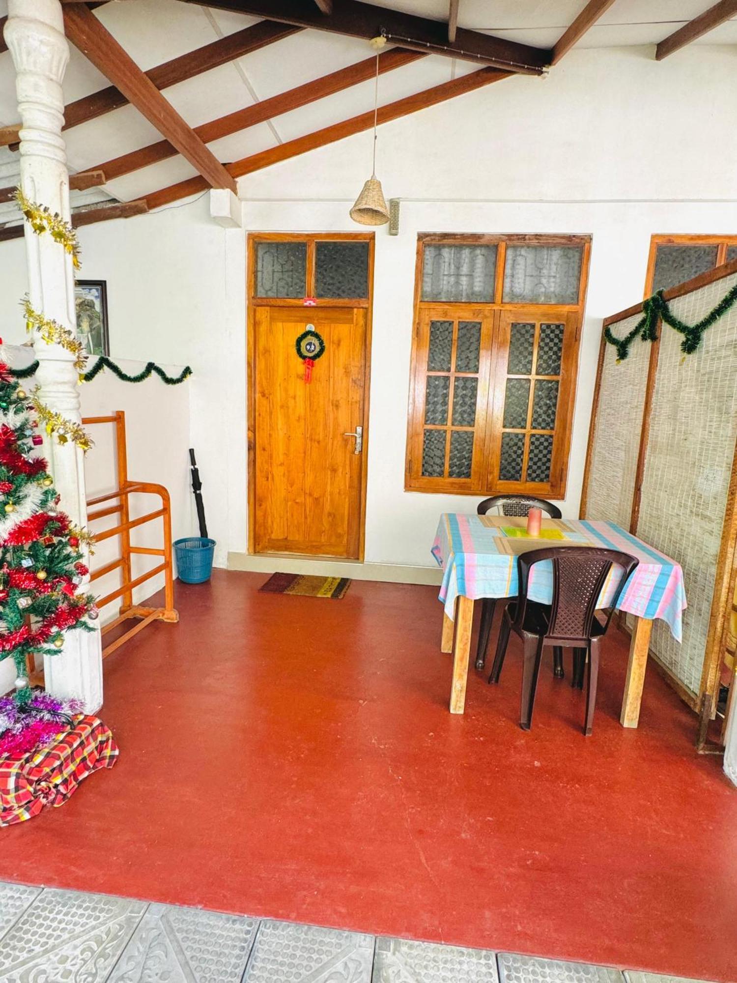 Nethmi Homestay & Restaurant Tangalle Oda fotoğraf